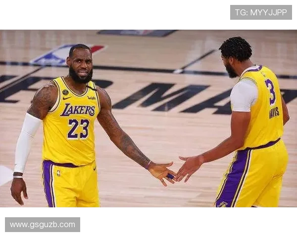 詹姆斯领衔湖人队大胜勇士，赛季首度取得四连胜，状态回暖引发关注